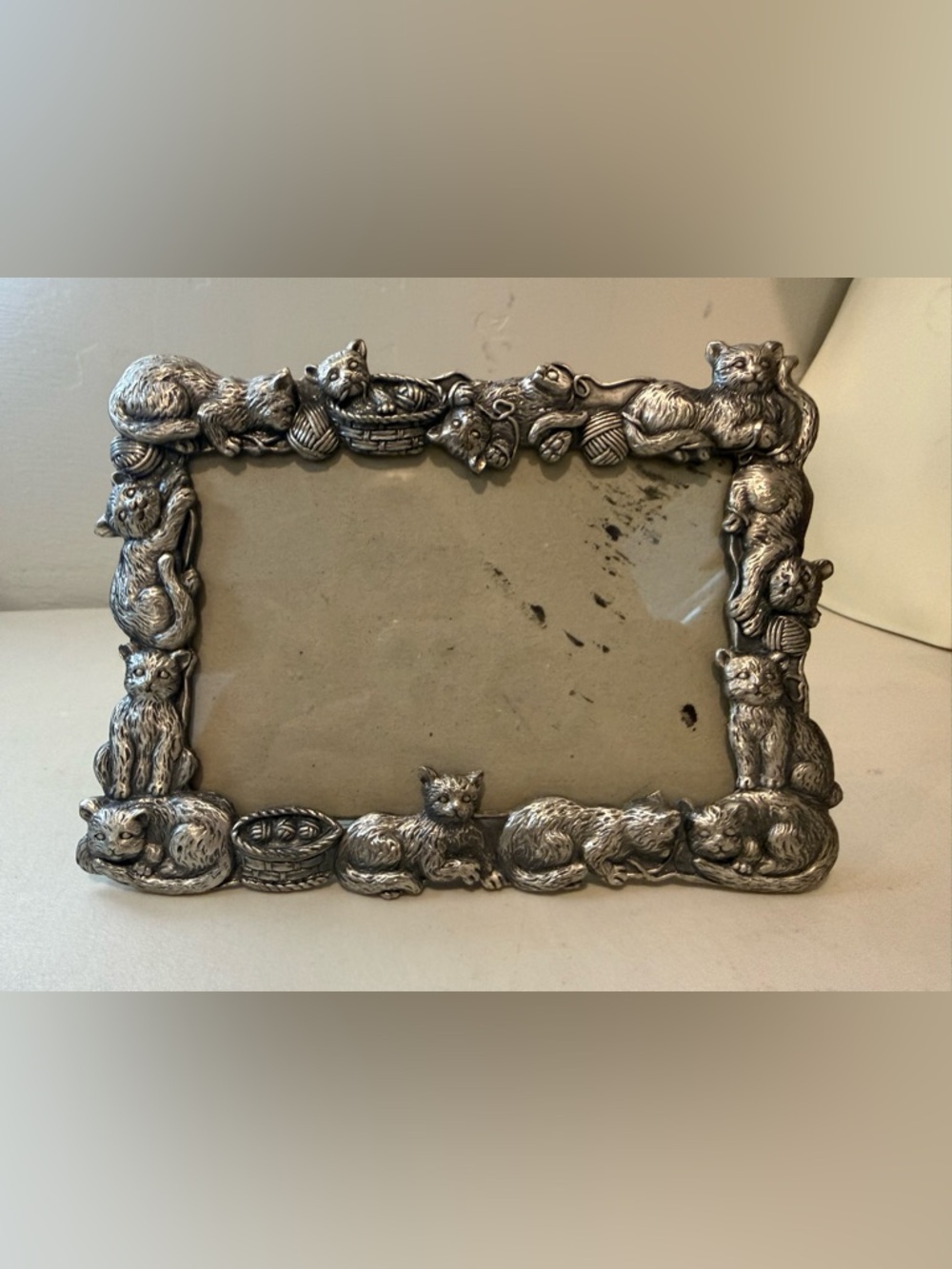 Vintage Embossed Pewter Kitty Cats Playing Photo Frame 4 x 6” Photo Cat‎ Kitten